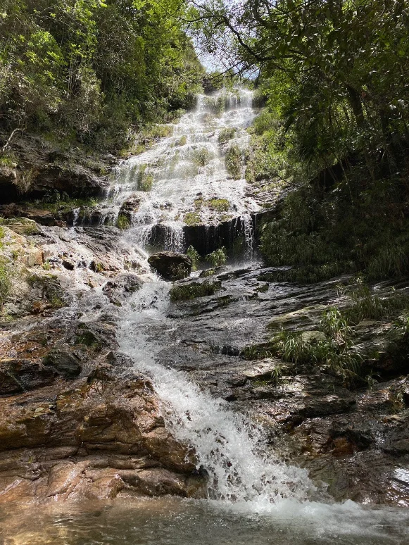 Cachoeira Gruta do Lobo Guará, na propriedade